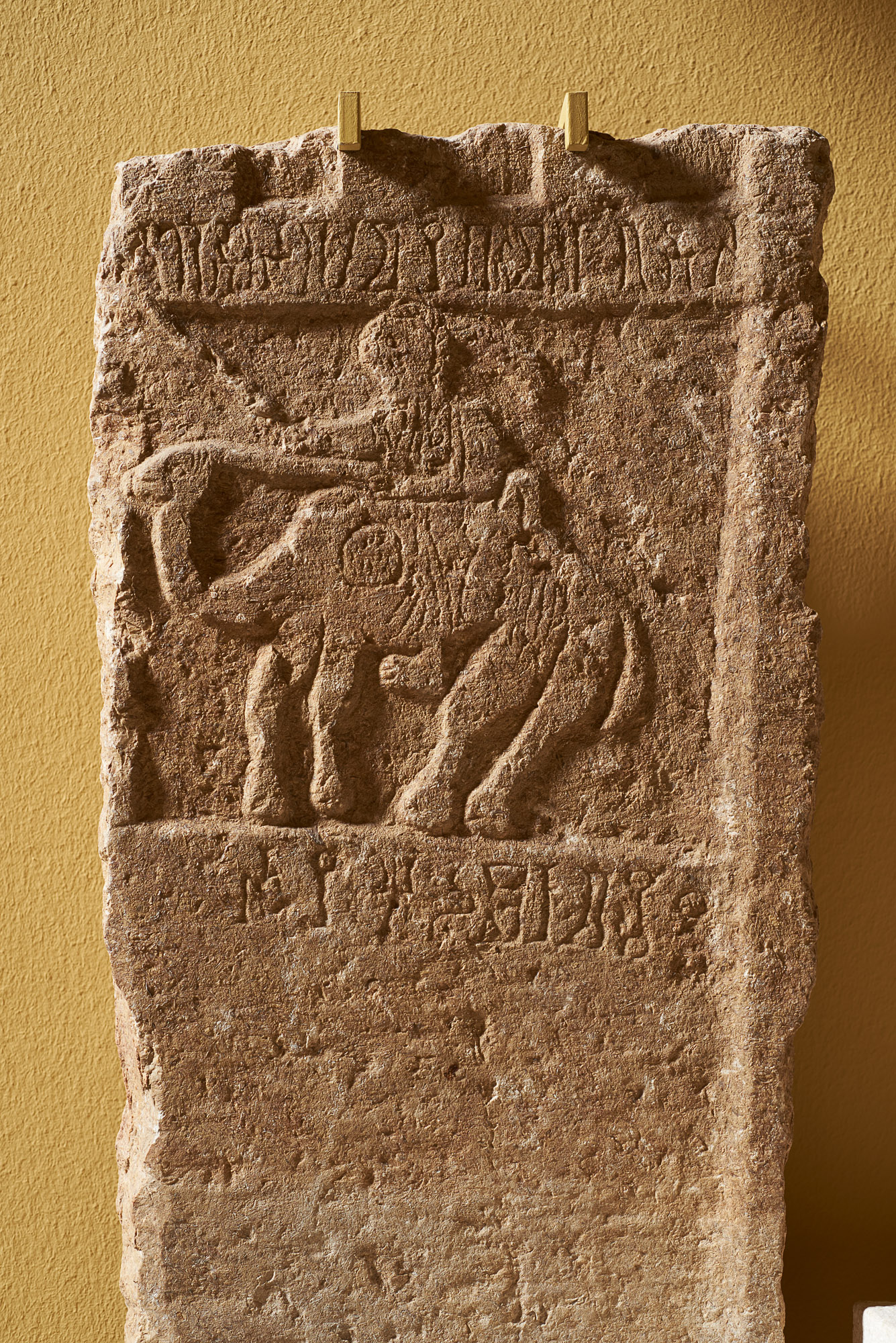 Relief mit der Darstellung eines Kamelreiters