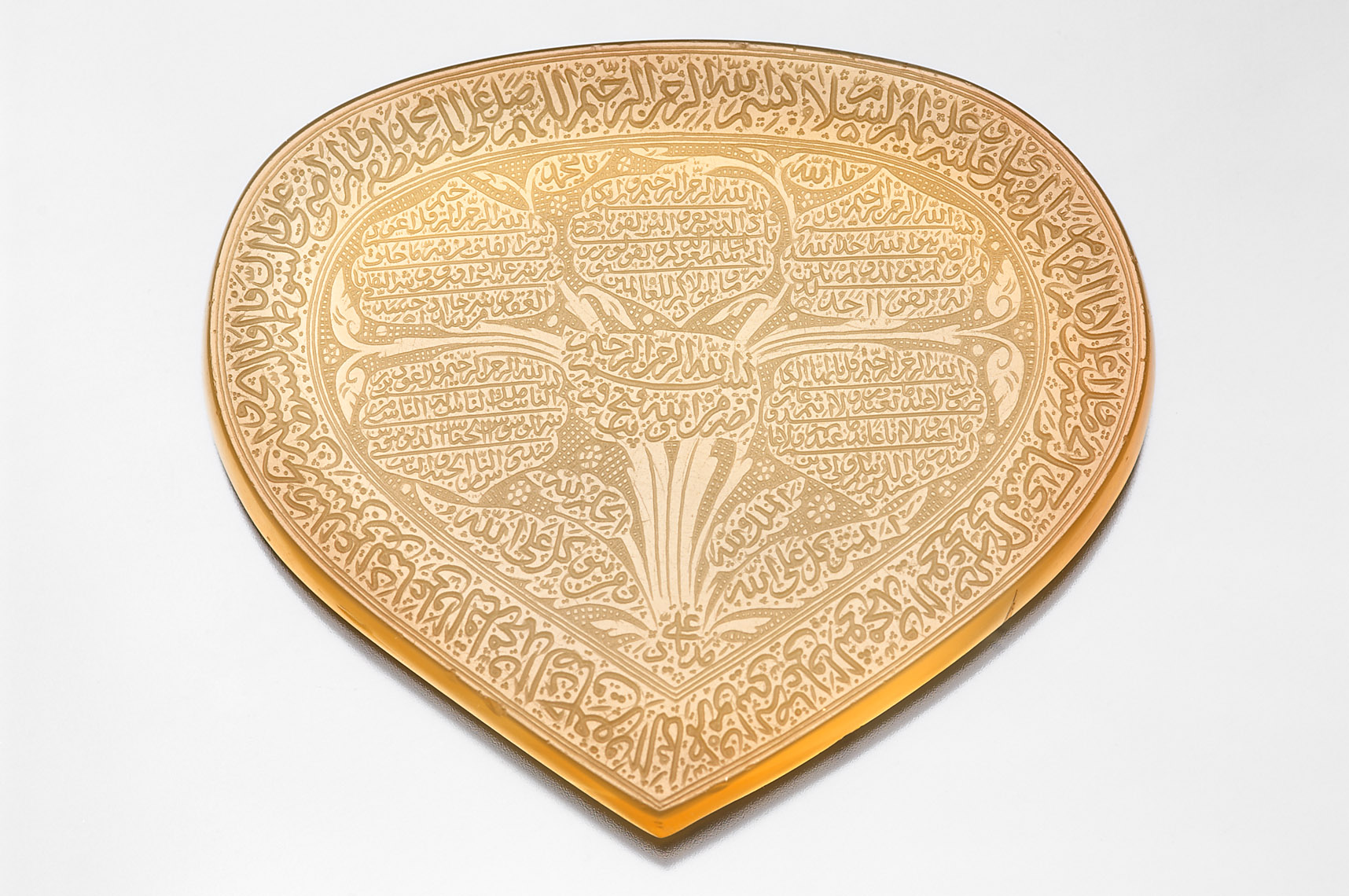 Herzförmiger Talisman mit Sure