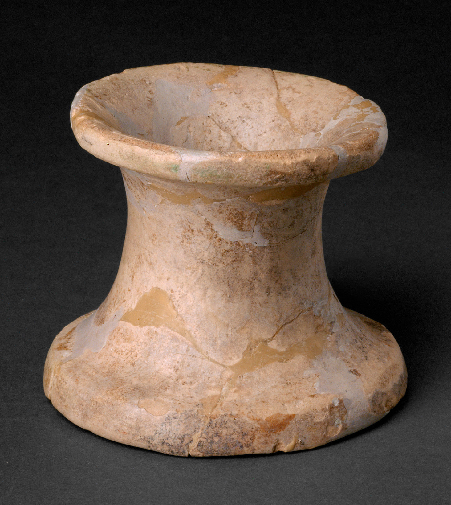 Hoher, schmaler Ringständer