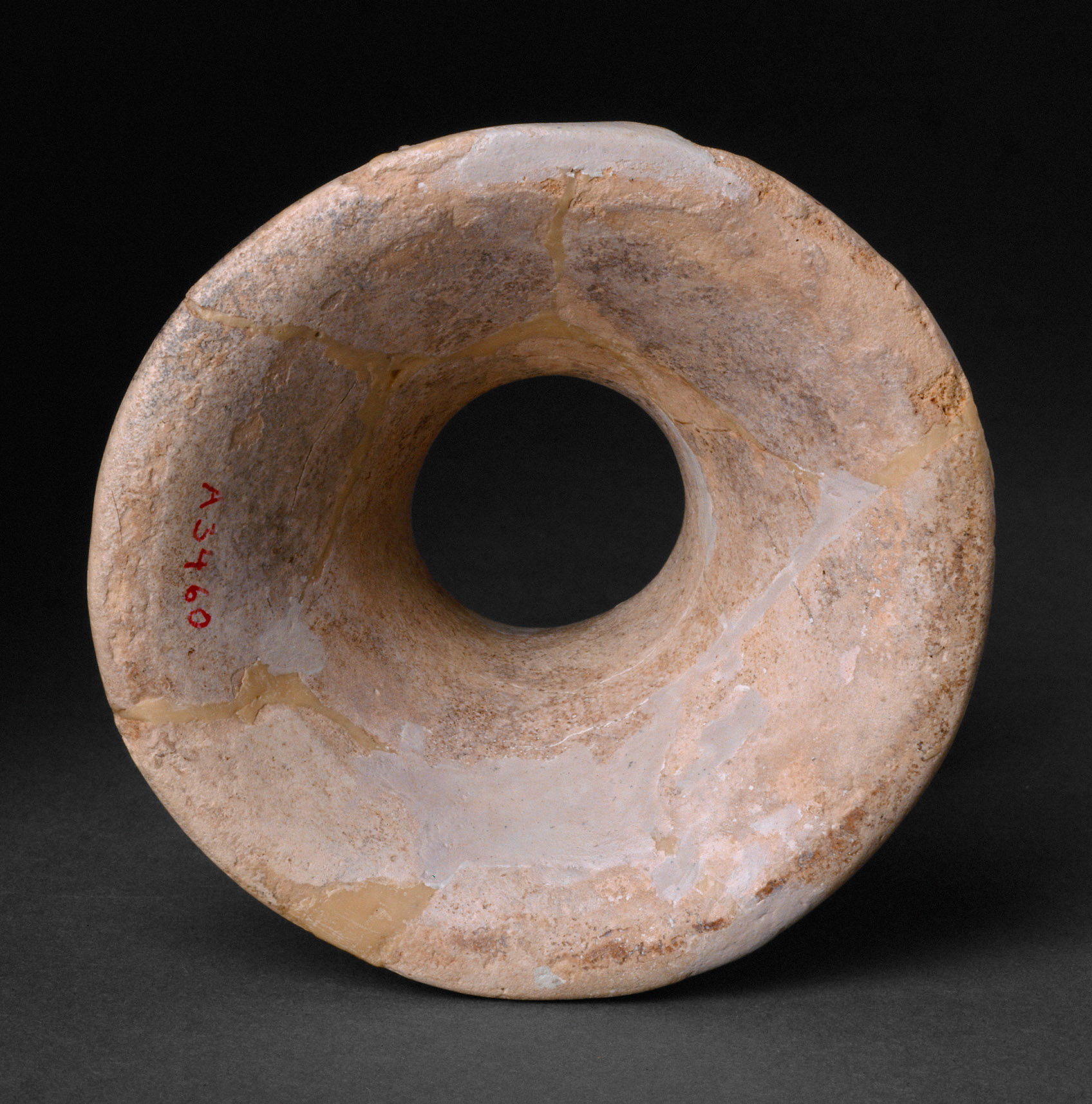 Hoher, schmaler Ringständer