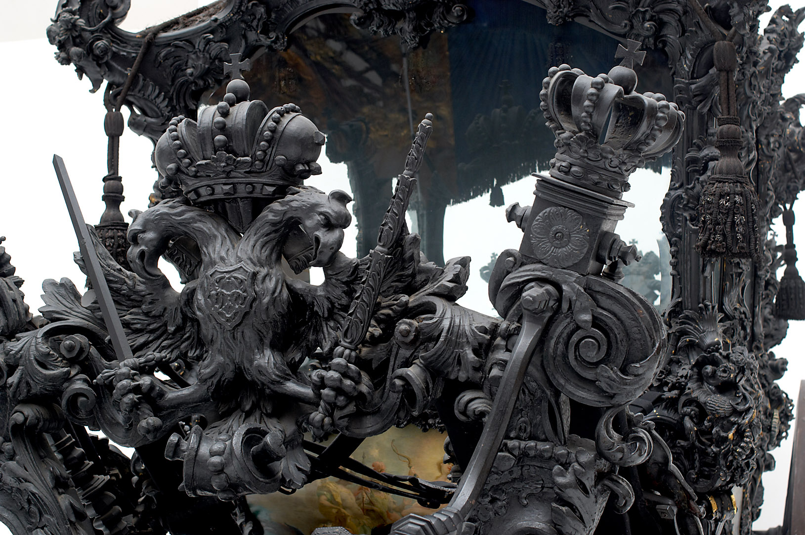 Imperial gala coach for court mourning