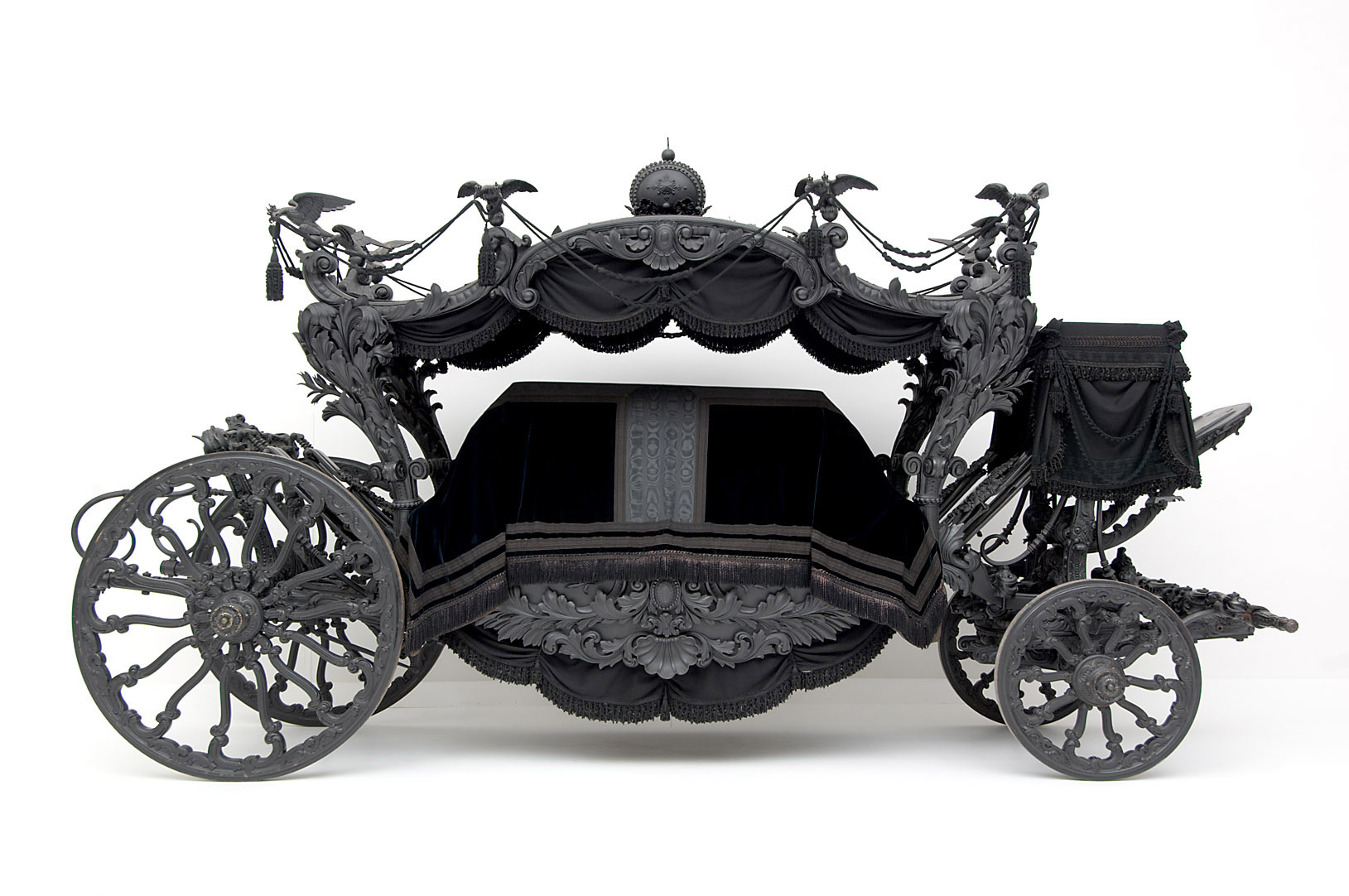 Schwarzer Leichenwagen