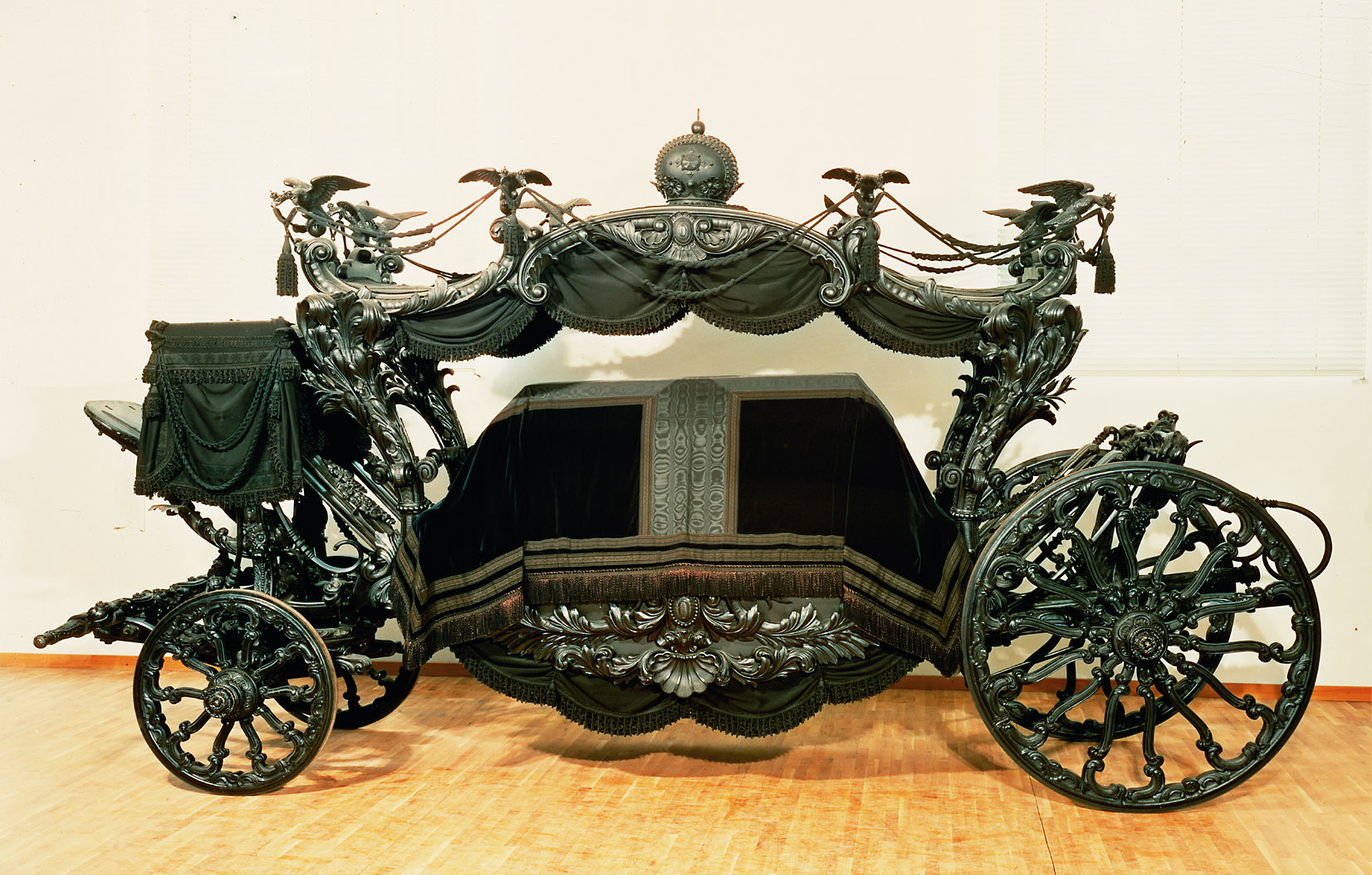 Schwarzer Leichenwagen