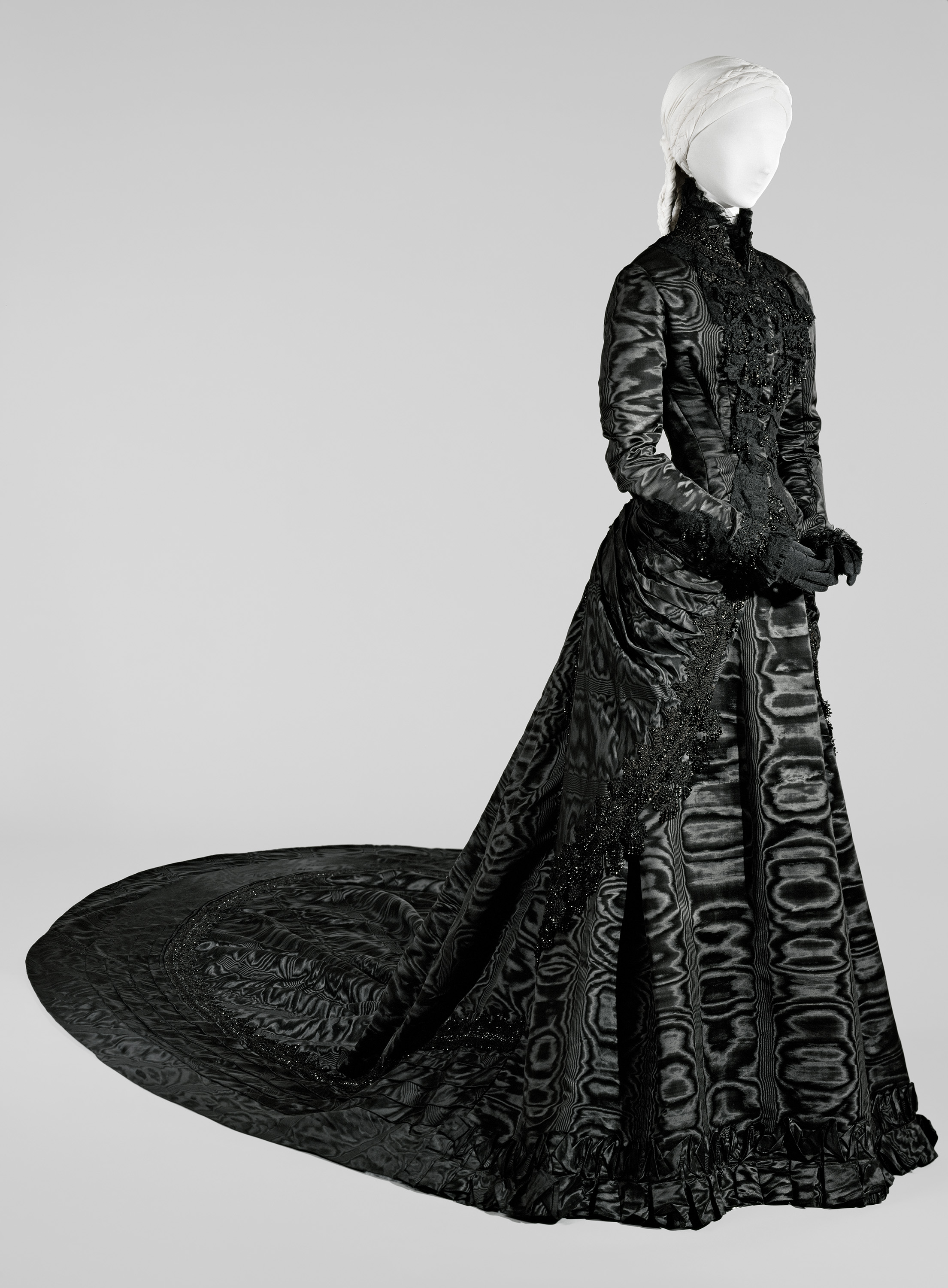 Schwarzes Hofkleid der Kaiserin Elisabeth