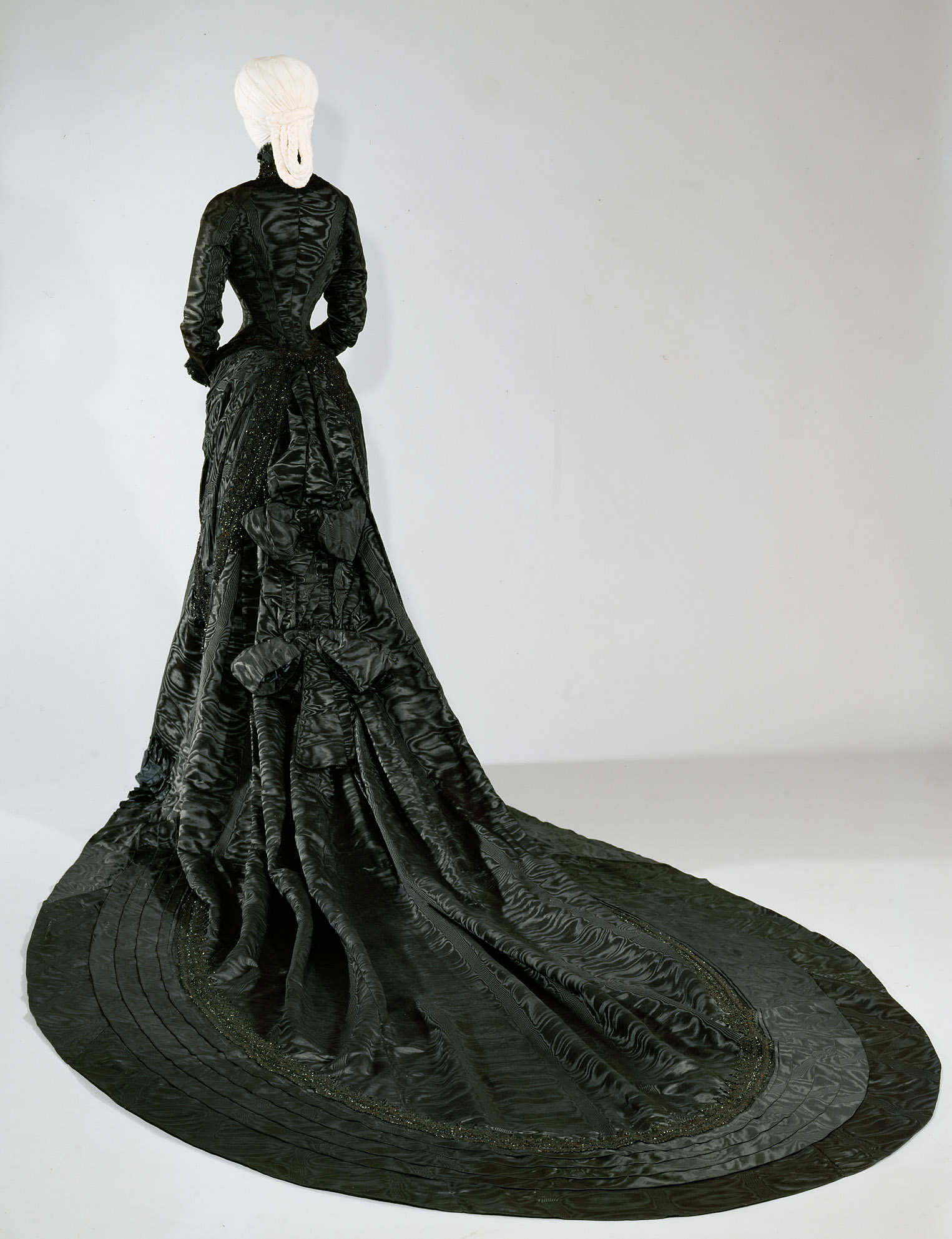 Schwarzes Hofkleid der Kaiserin Elisabeth