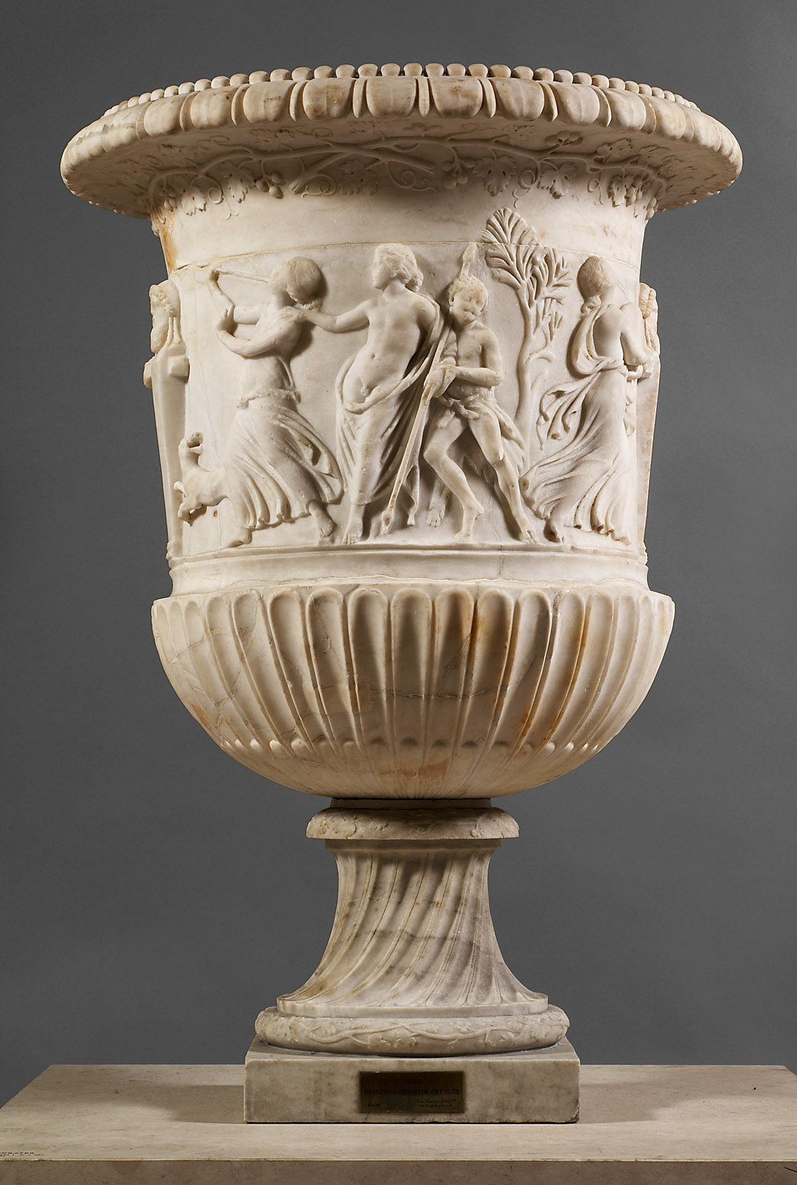 Reliefkrater: Dionysos, Satyrn und Mänaden