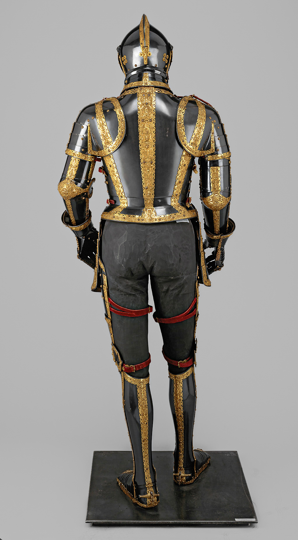 Field armour from the Gold-and-blue Garniture