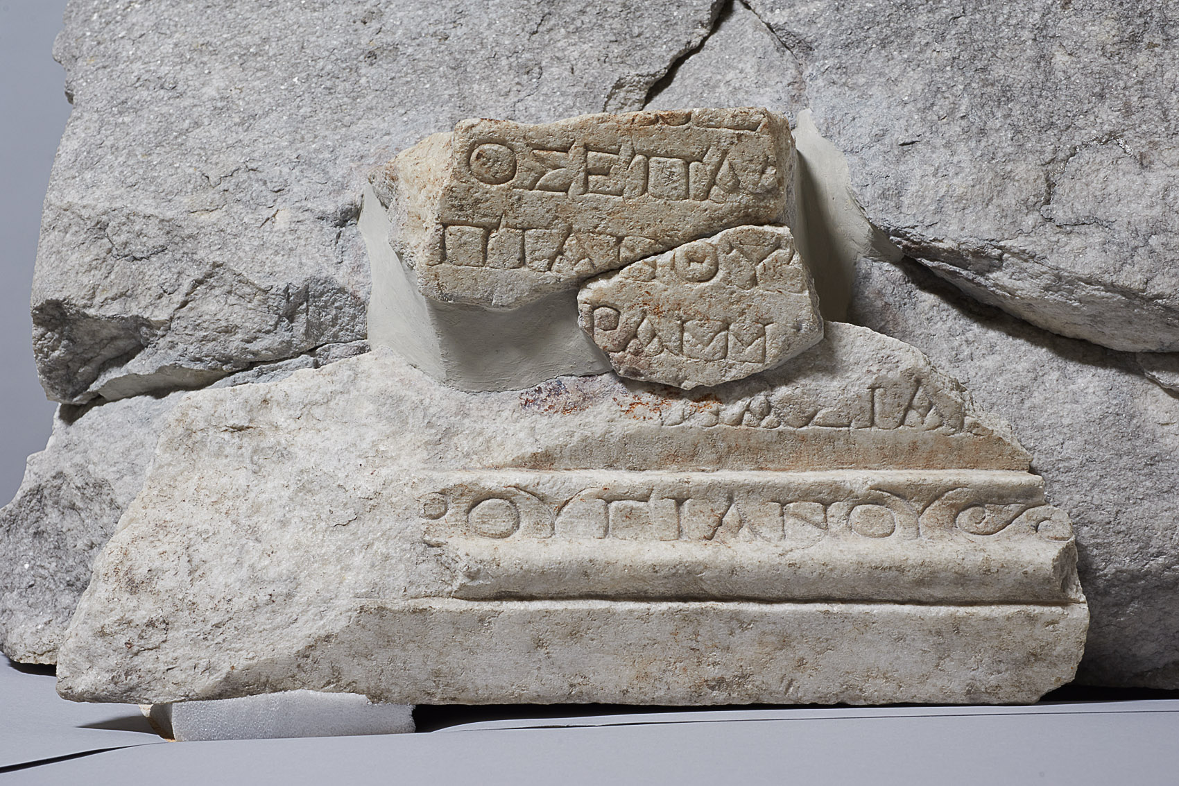Statuenbasis des L. C. Phrugianos