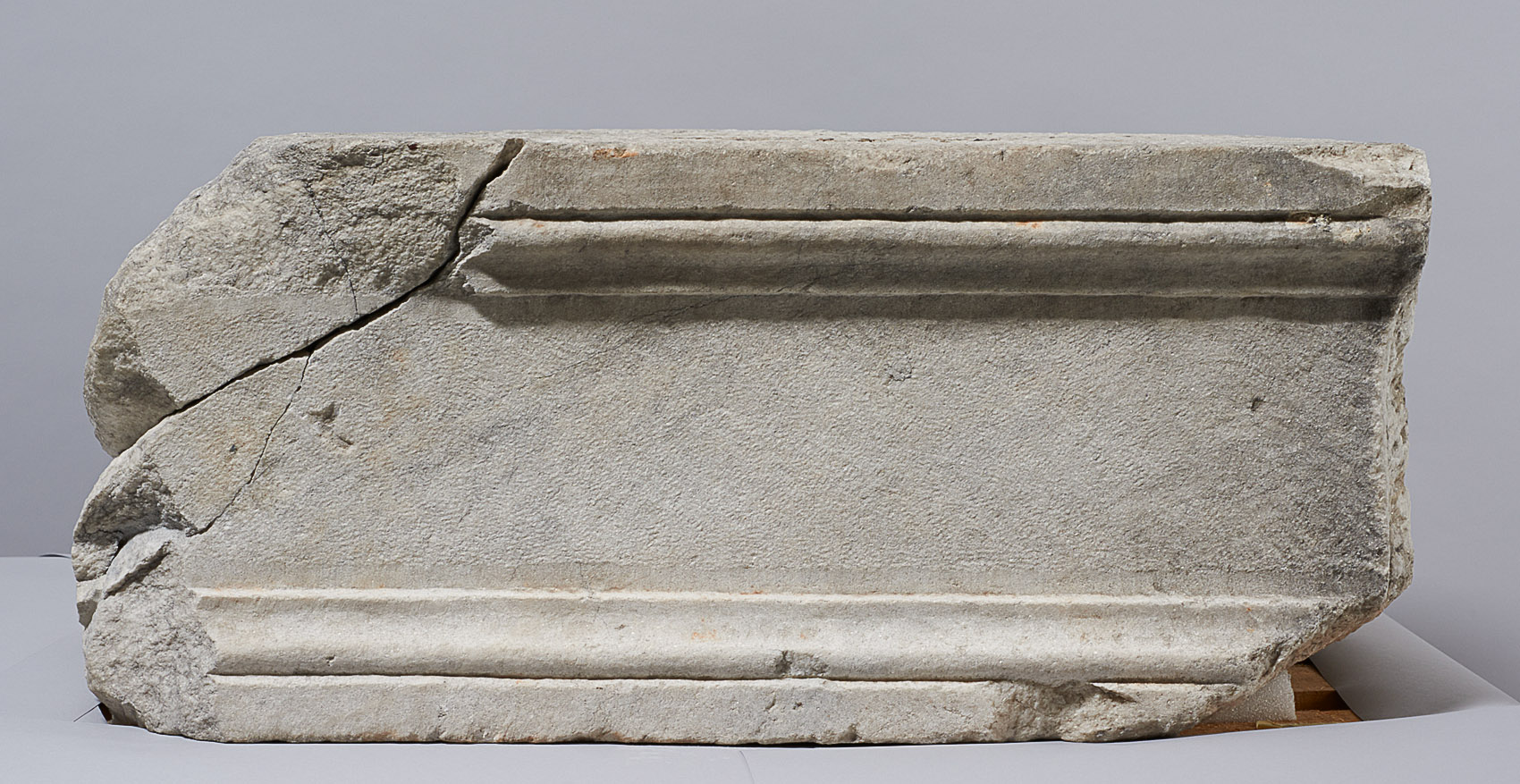 Statuenbasis des L. C. Phrugianos