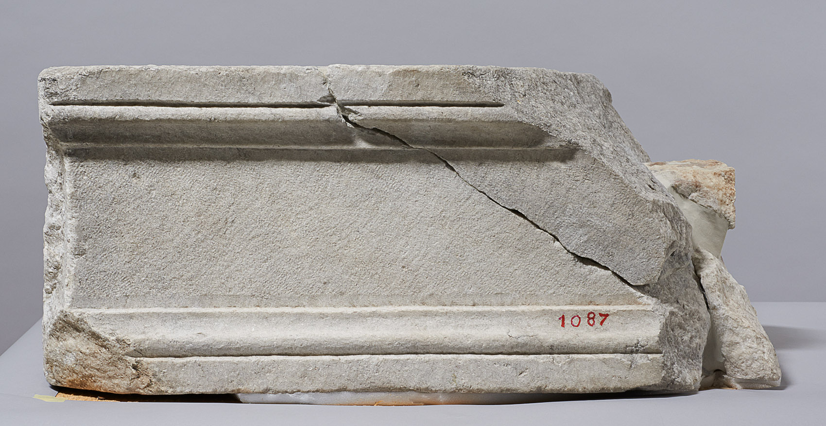 Statuenbasis des L. C. Phrugianos