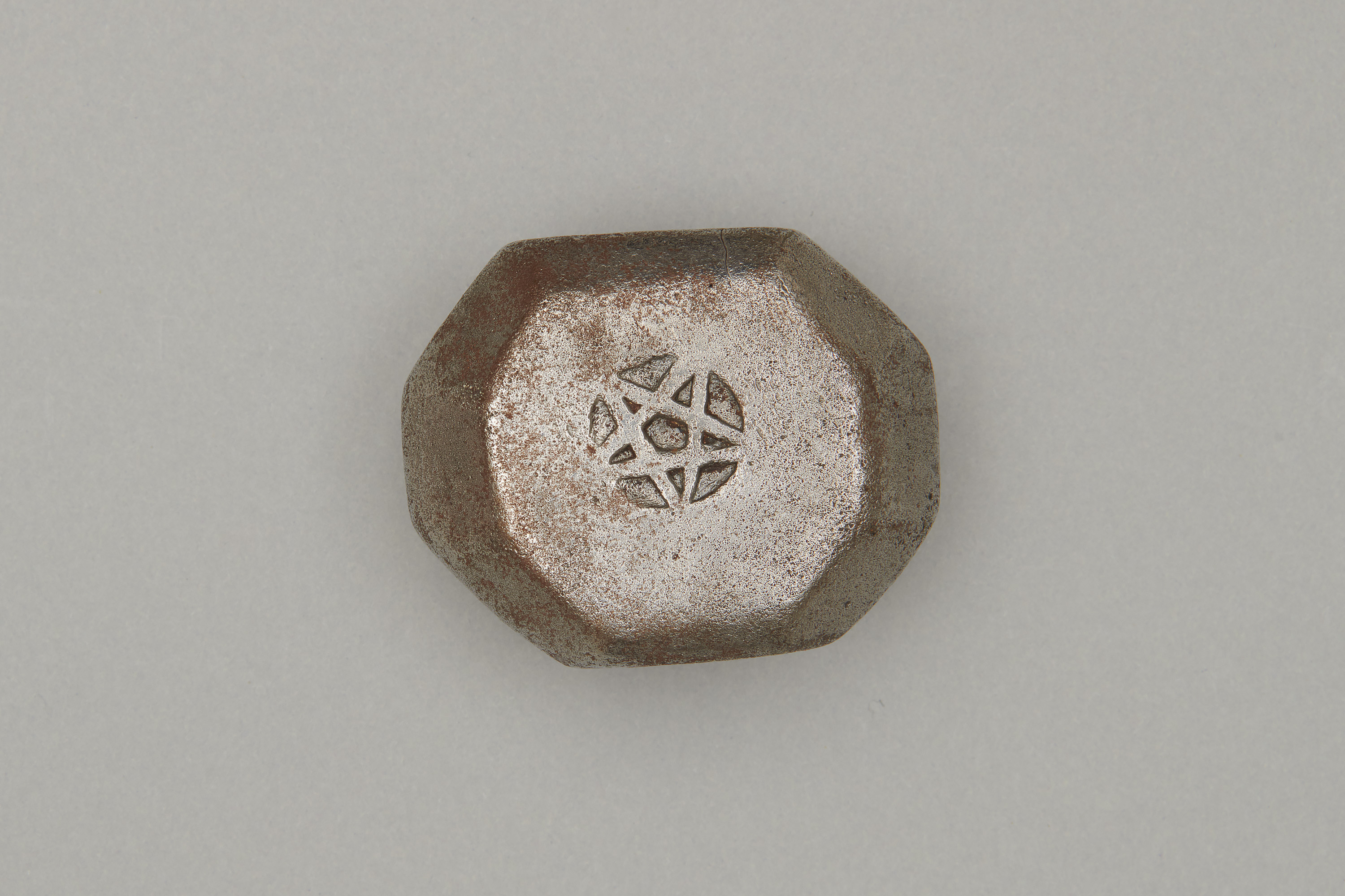 Schwertknauf mit Pentagramm (Drudenfuß)