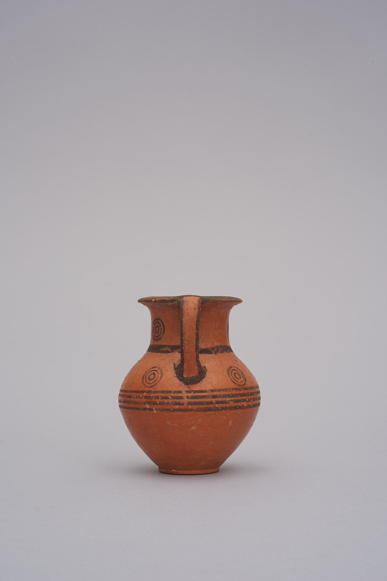 Amphoriskos der Black on red II (IV) Ware