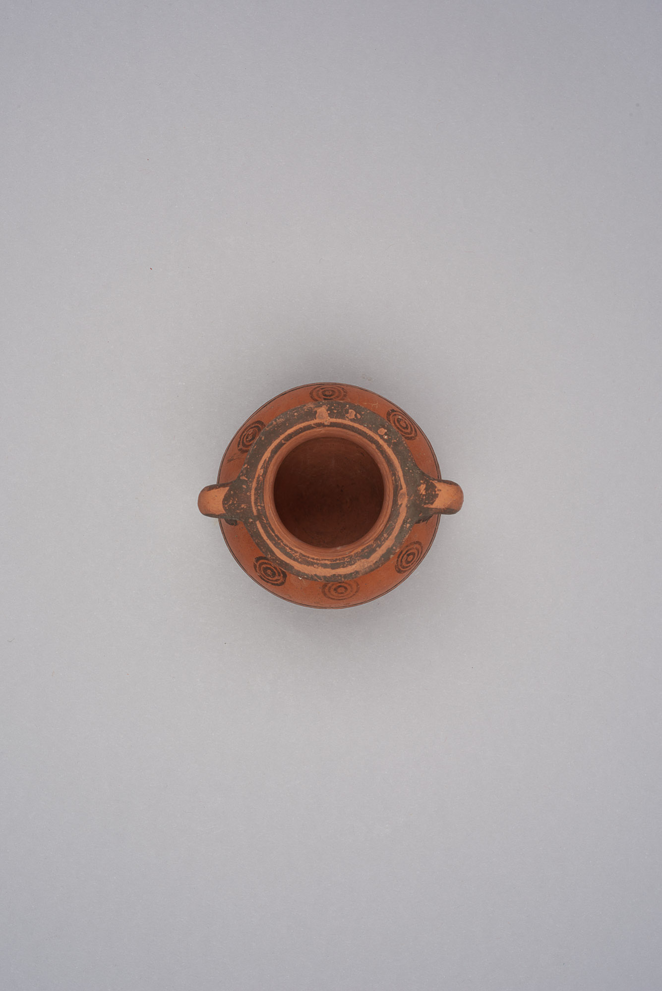 Amphoriskos der Black on red II (IV) Ware