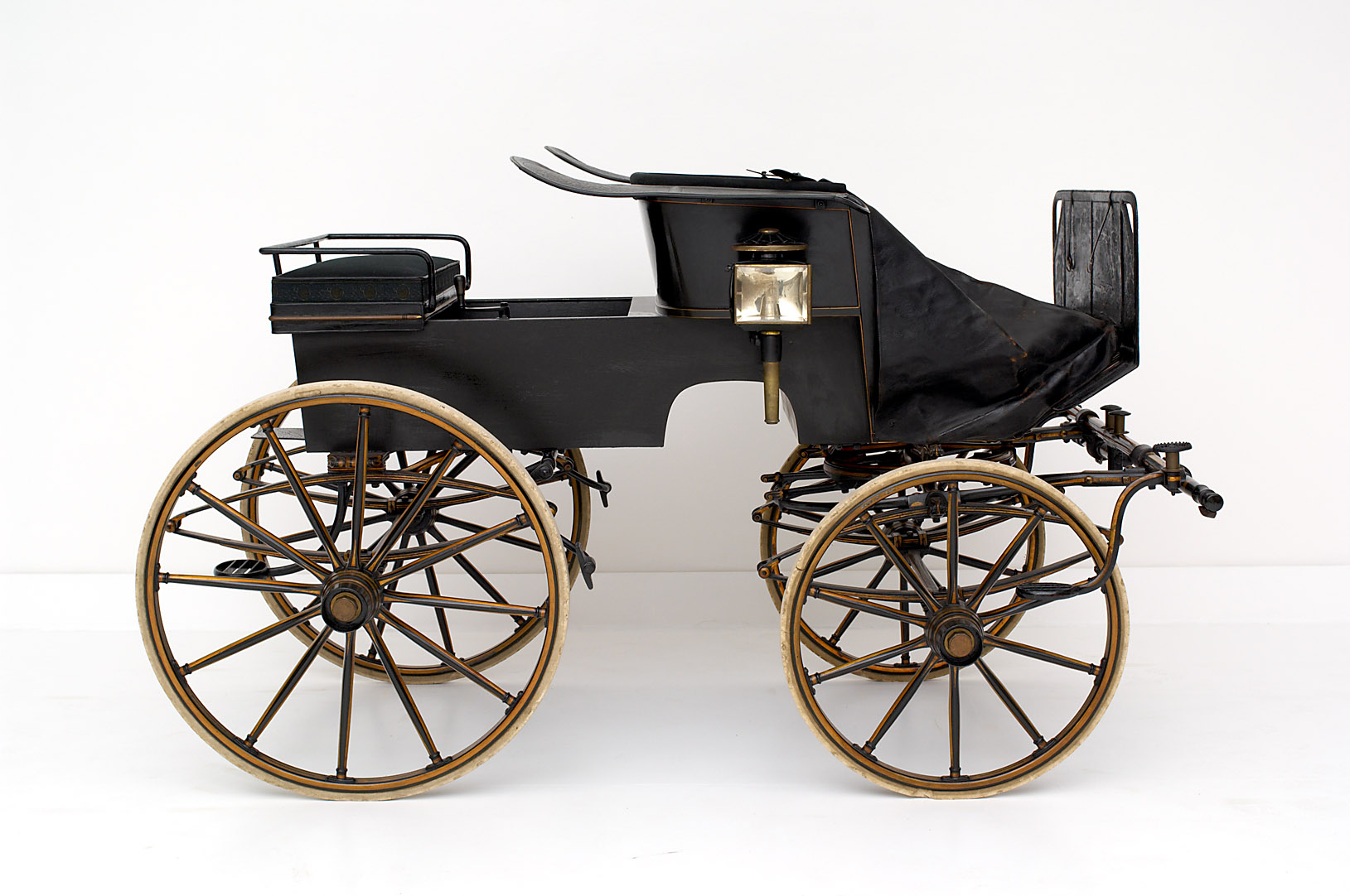 Gummibereiftes Leib-Kutschier-Phaeton