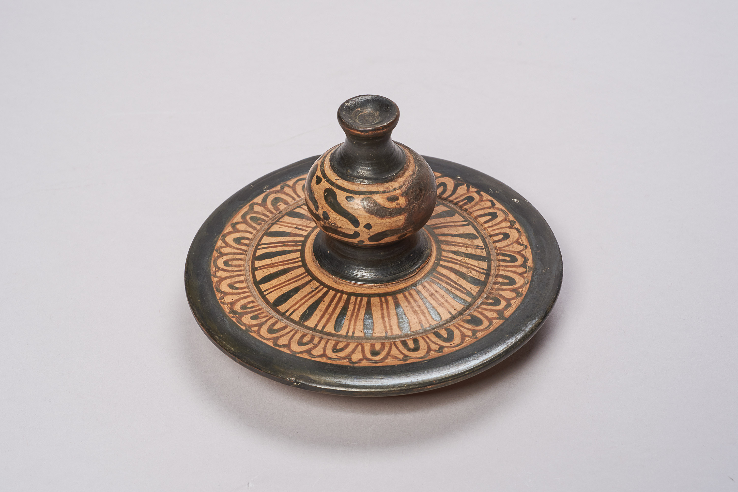 Halsamphora mit Deckel: Satyrn und Mänaden // Mädchen mit Tympanon