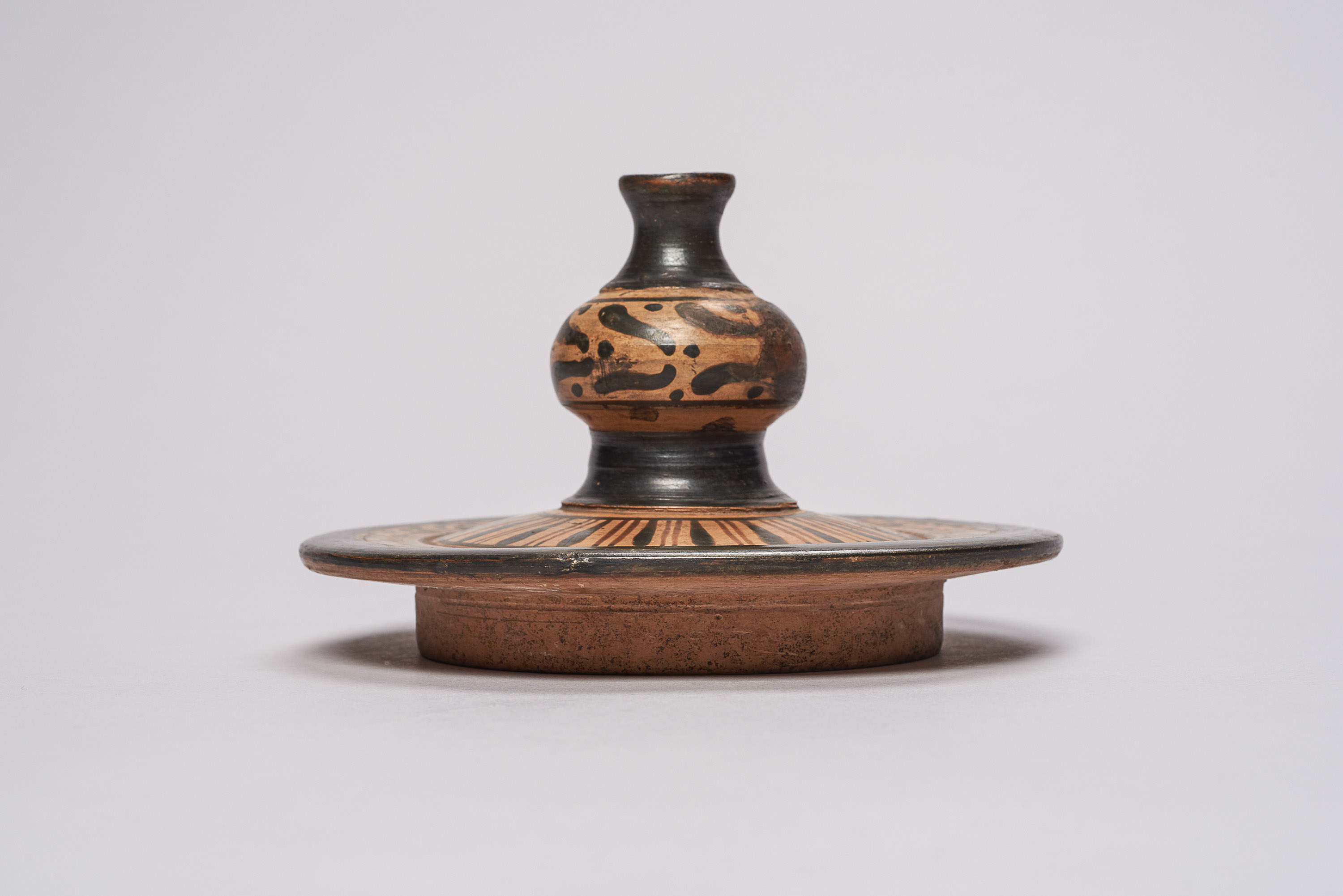 Halsamphora mit Deckel: Satyrn und Mänaden // Mädchen mit Tympanon