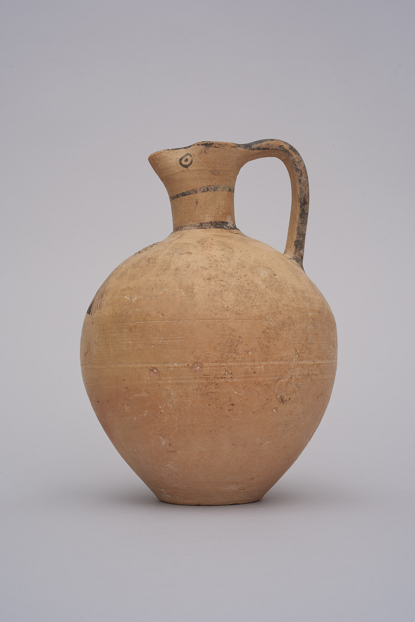 Kanne mit Kleeblattmündung der White Painted III Ware