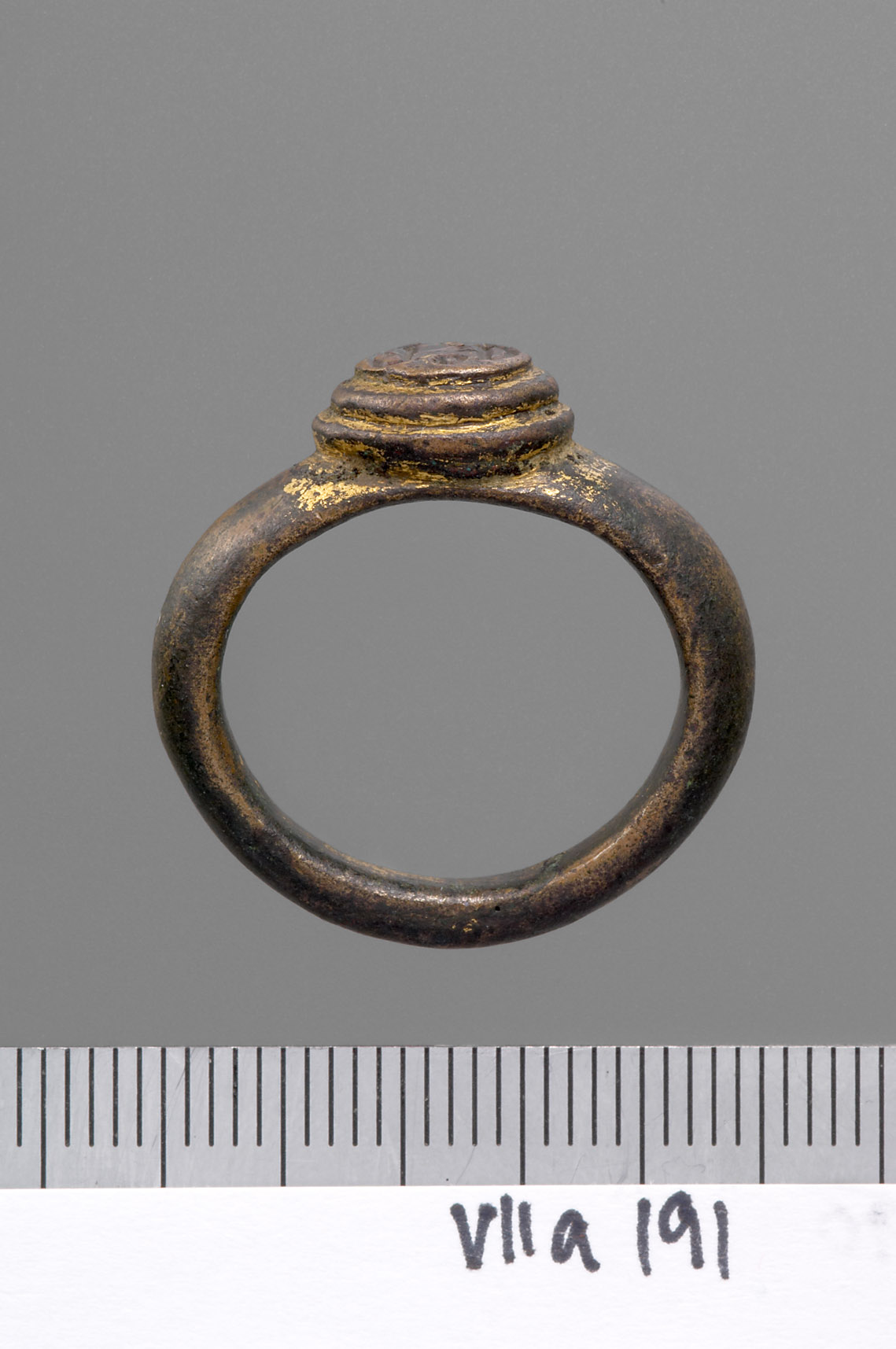 Fingerring mit Monogramm