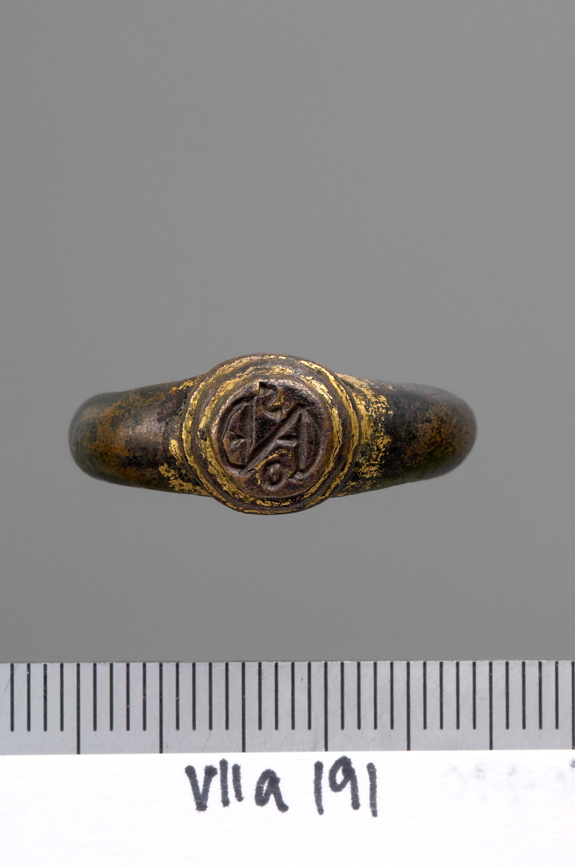 Fingerring mit Monogramm