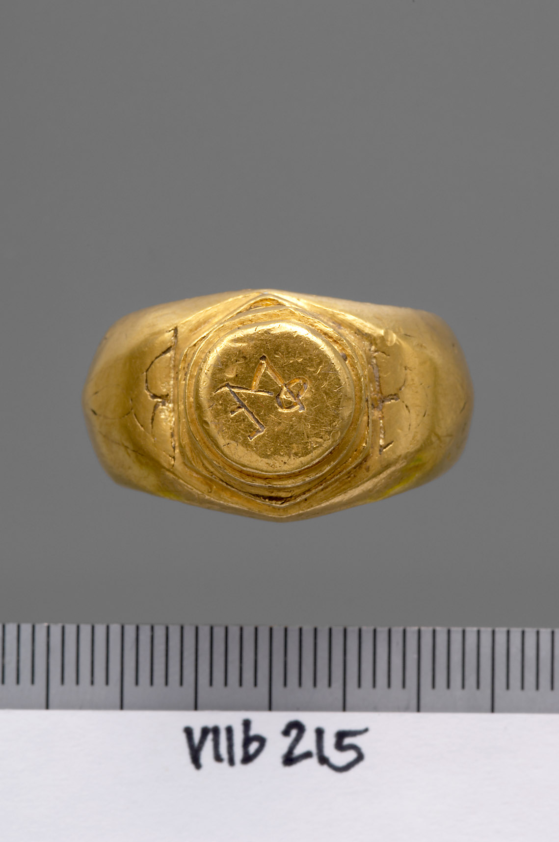 Fingerring mit Monogramm