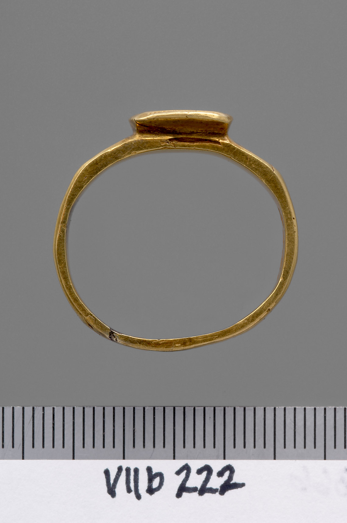 Fingerring mit Gravur: Doppelporträt und Inschrift
