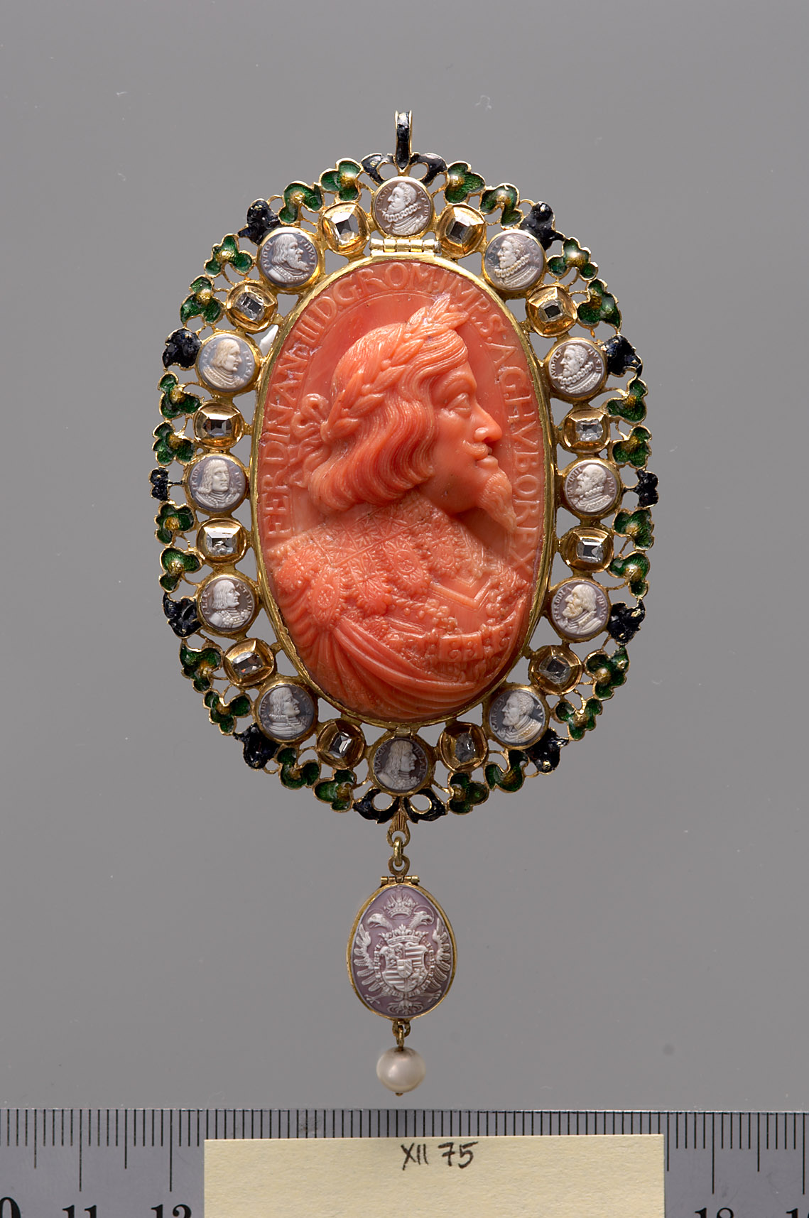 Medaillonkapsel mit Porträt Kaiser Ferdinands III. (VS); Porträt EH Leopold Wilhelm mit Devise (RS)