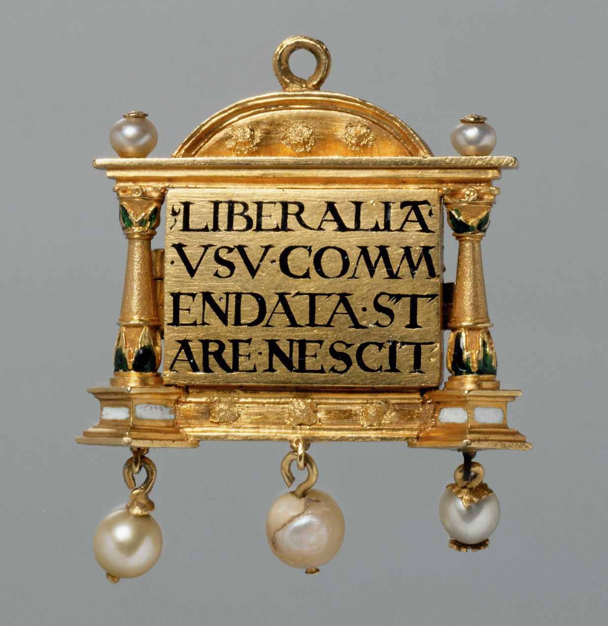 Anhänger in Tabernakelform
