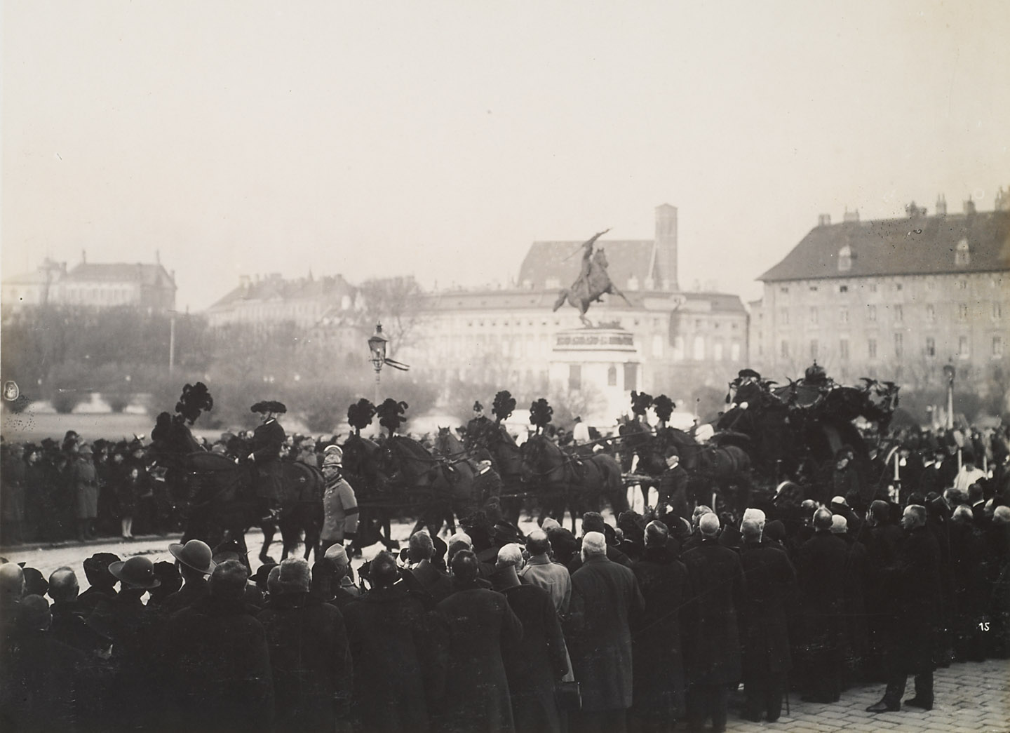 The funeral procession of Emperor Franz Joseph passing the Heldenplatz on 30 November 1916