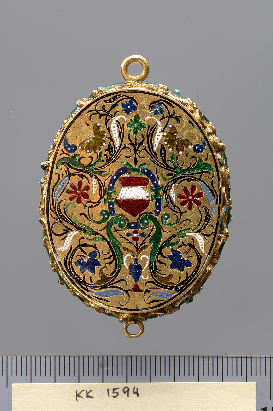 Medaillonkapsel mit dem Portrait der Herzogin Anna von Bayern