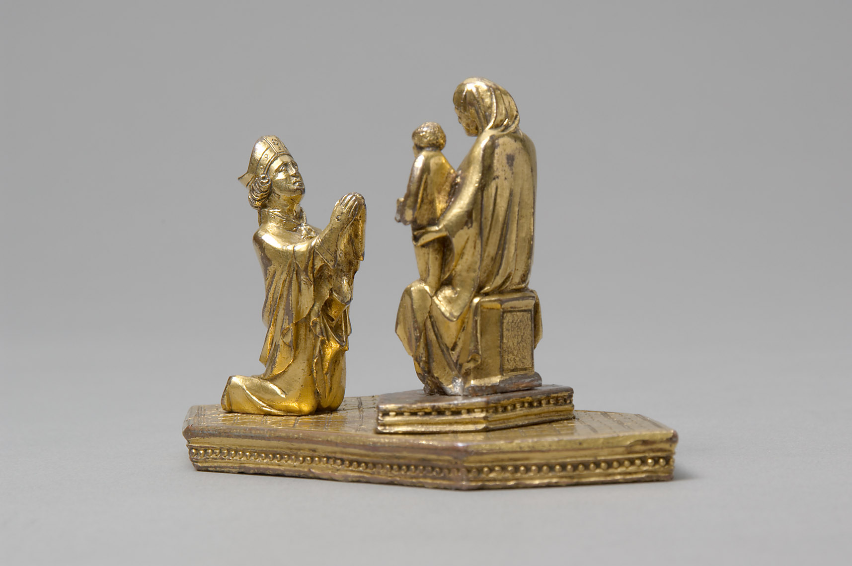 Thronende Madonna mit Bischof (Fragment einer Bischofskrümme)