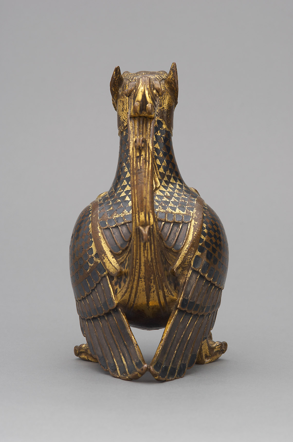 Aquamanile in Gestalt eines Greifen
