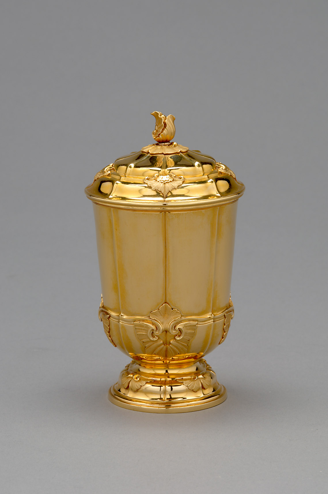 Deckelbecher des Frühstückservices der Kaiserin Maria Theresia