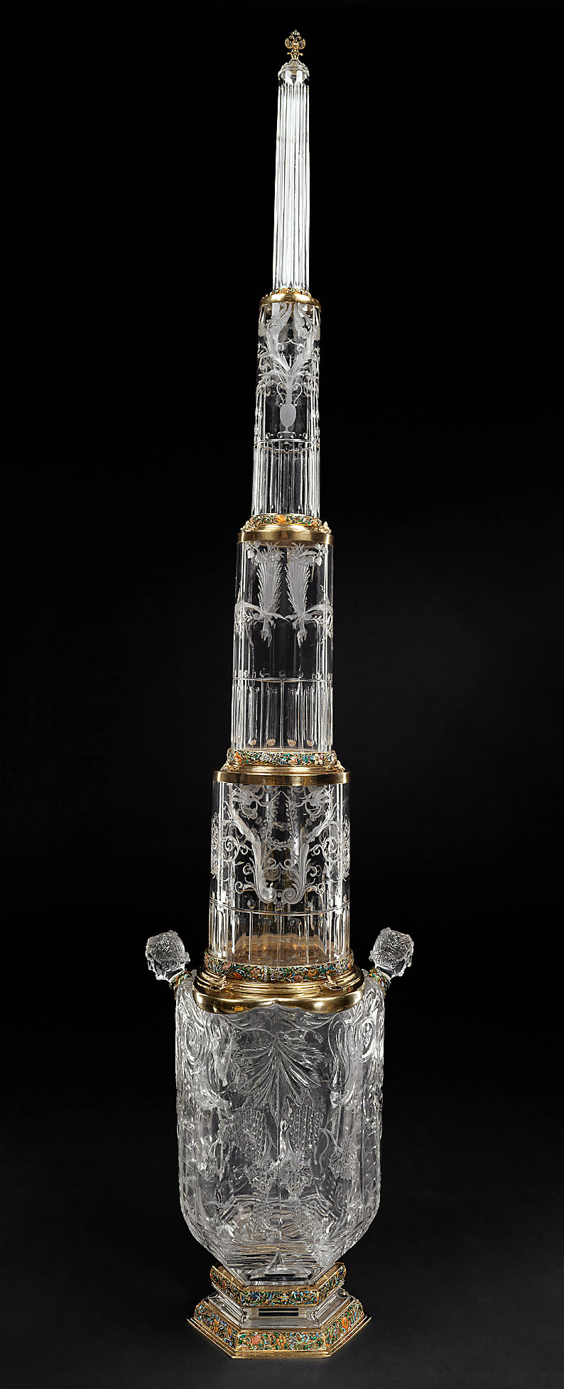 Sogenannte Pyramide, Hauptvase mit 1. Aufsatzzylinder