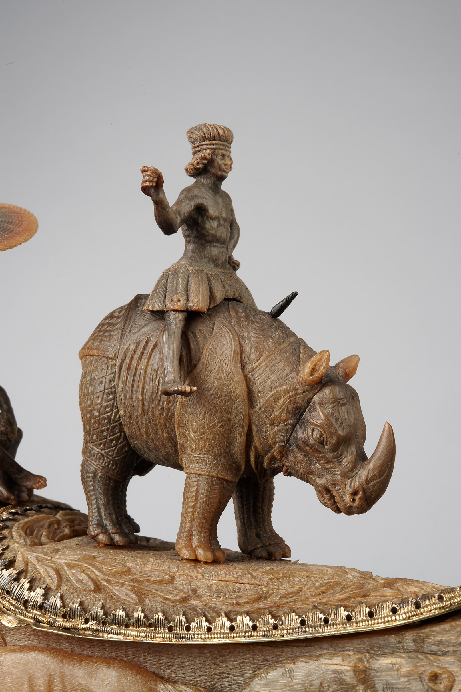 Deckelpokal, Pokal, Aufsatz aus Rhinozeroshorn