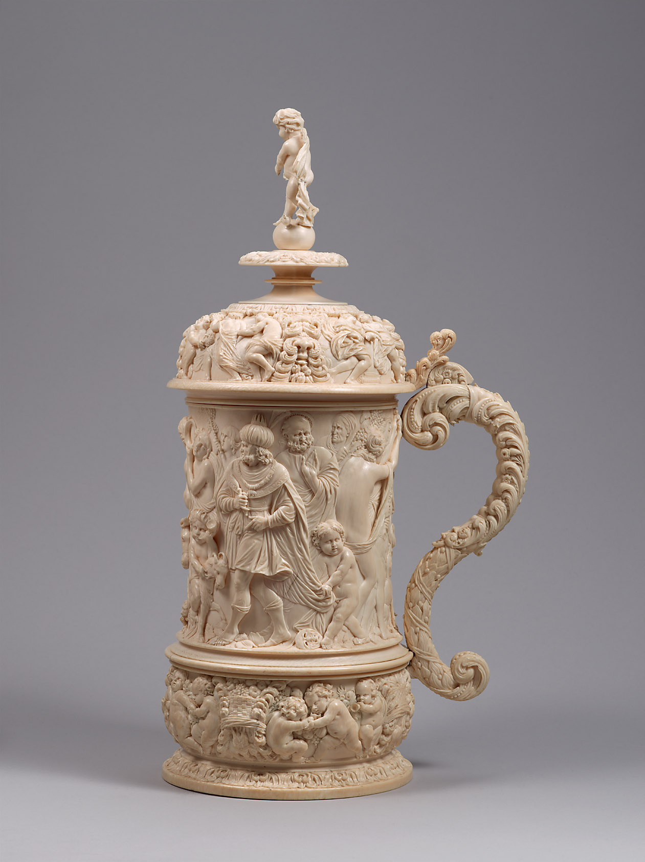 Deckelhumpen mit Begegnung des Königs Pentheus mit Bacchus