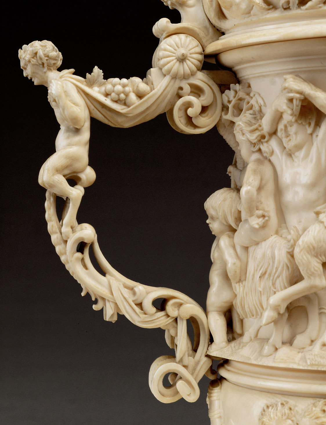 Deckelhumpen mit Bacchanal