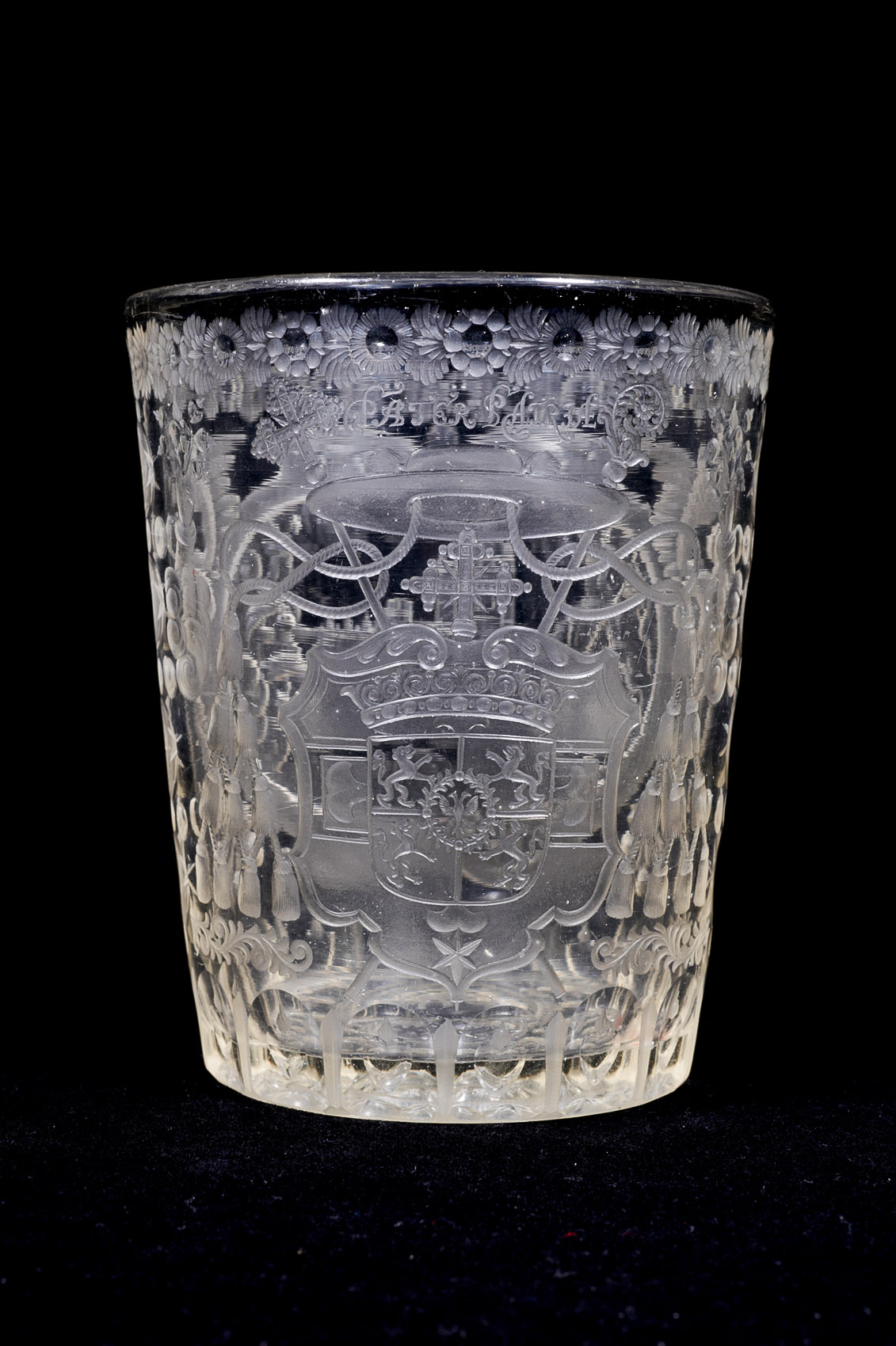 Becher mit dem Prager Sankt-Veits-Dom und Waldsteinwappen