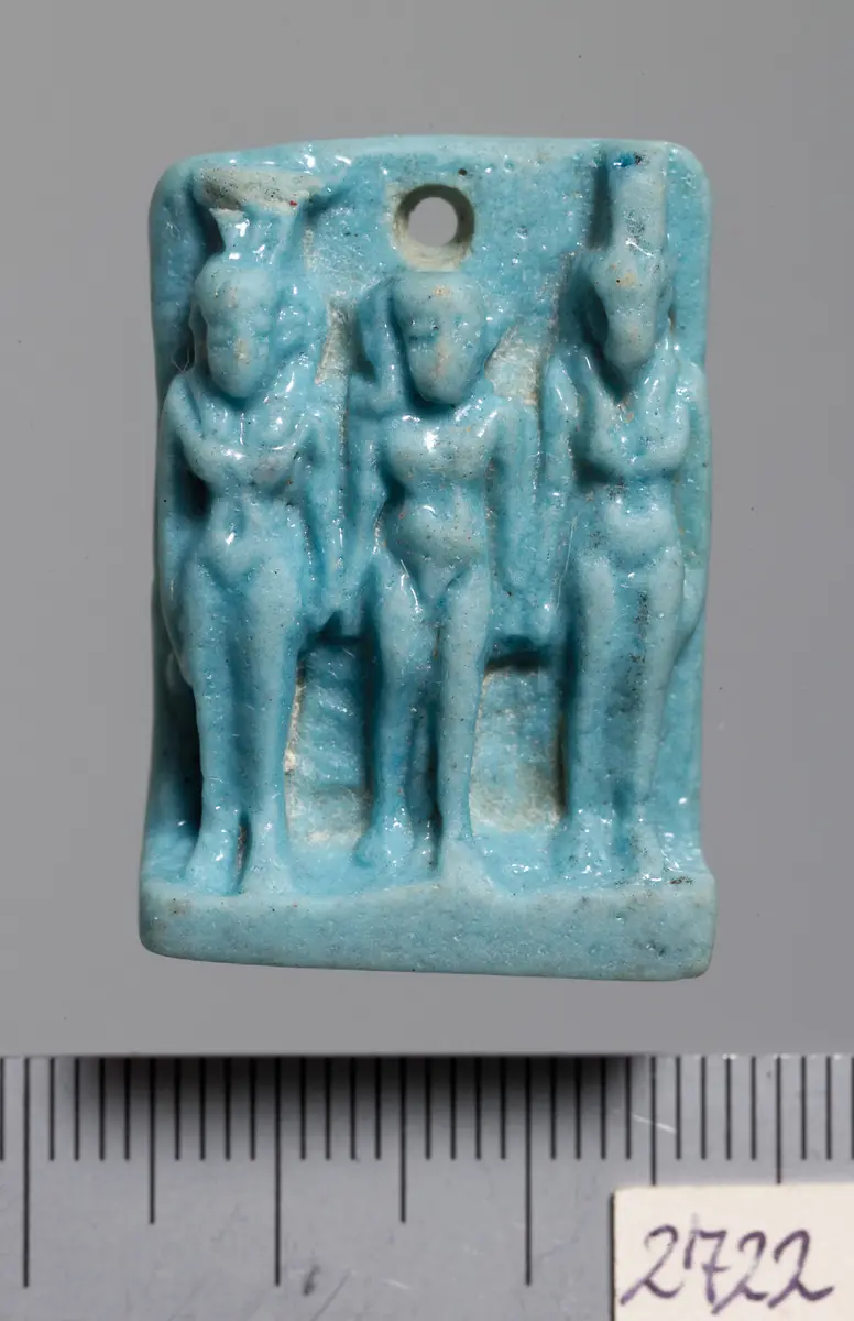 Triade mit Göttin Isis, Göttin Nephthys und Harpokrates