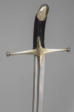 Säbel mit Scheide