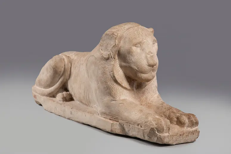 Recumbent lion 