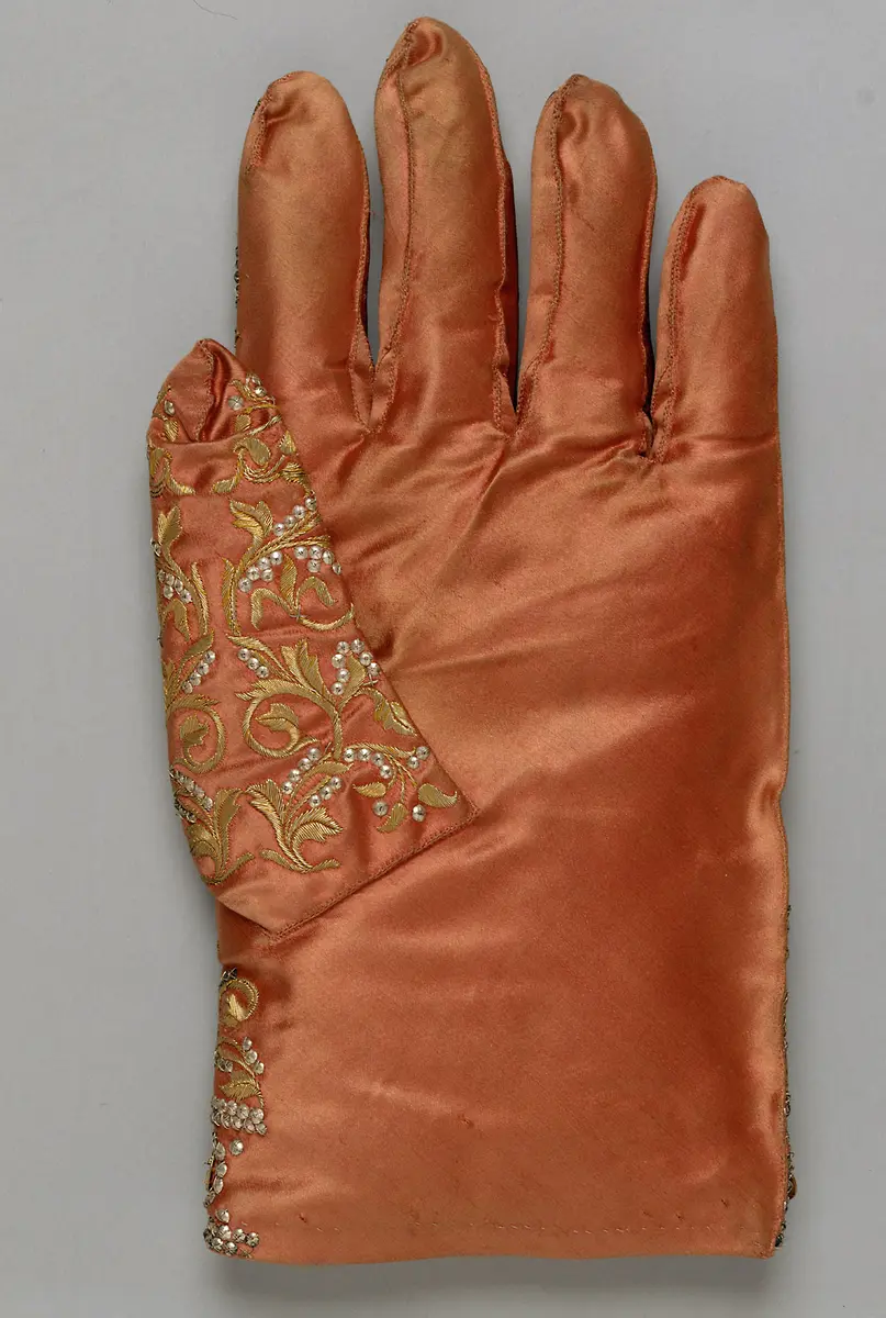Die Handschuhe des Ornats Kaiser Franz I. Stephan von Lothringen (Barockkopien nach den Gewändern des Krönungsornates des Heiligen Römischen Reiches)
