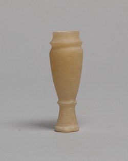 Kleine Vase mit Untersatz