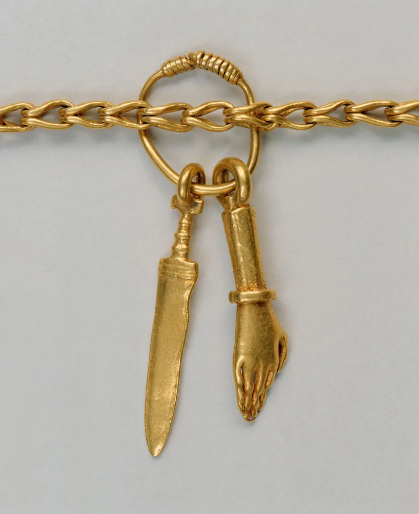 Goldkette mit 52 Anhängern