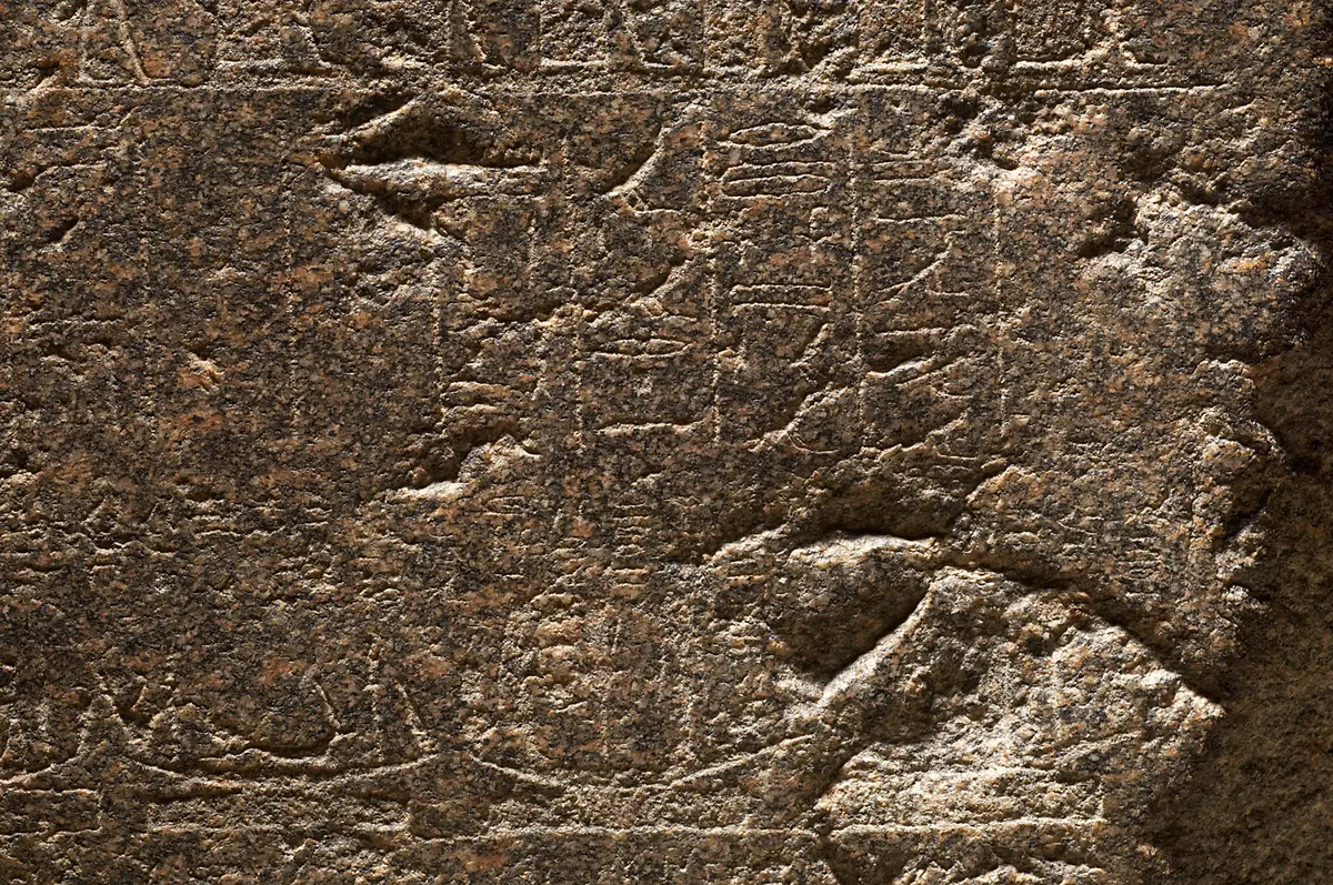 Unterteil des Sarkophags des In-her-nechet