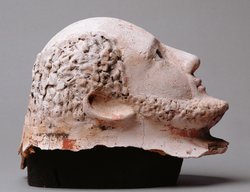 Kopf vom Stucksarg eines Mannes