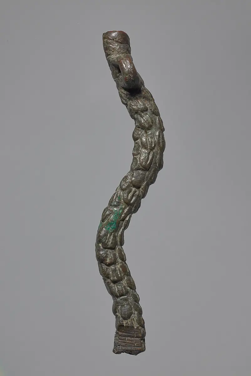 Schlangenkörper (fragmentiert), mit Öse