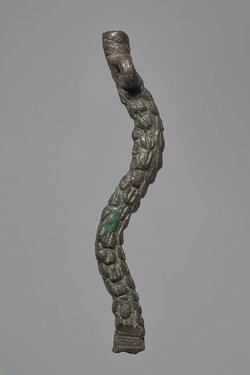 Schlangenkörper (fragmentiert), mit Öse