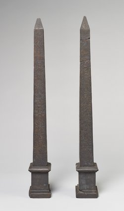 Miniaturnachbildung eines Obelisken von Sethos I. und Ramses II. aus Heliopolis