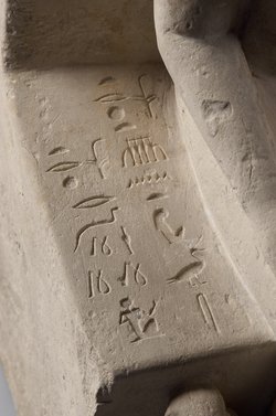 Sitzstatue der Chent und ihres Sohnes Rudju