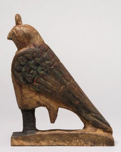 Stehender Falke